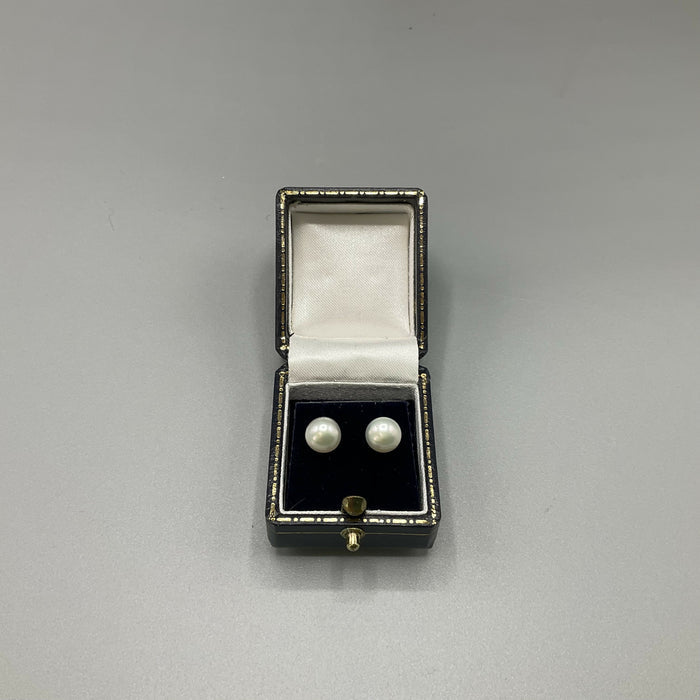 9ct Gold and Pearl stud earrings