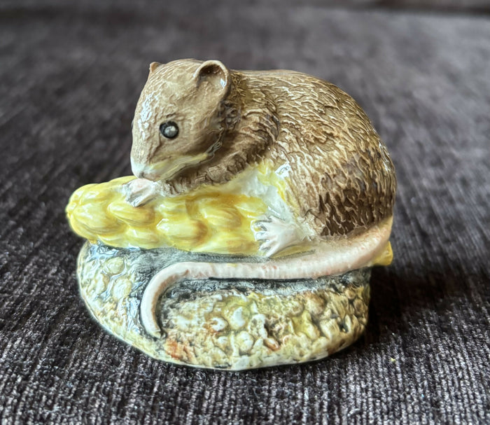 Beswick Harvest mouse figurine. Beswick mouse figurine. Model number 3397.