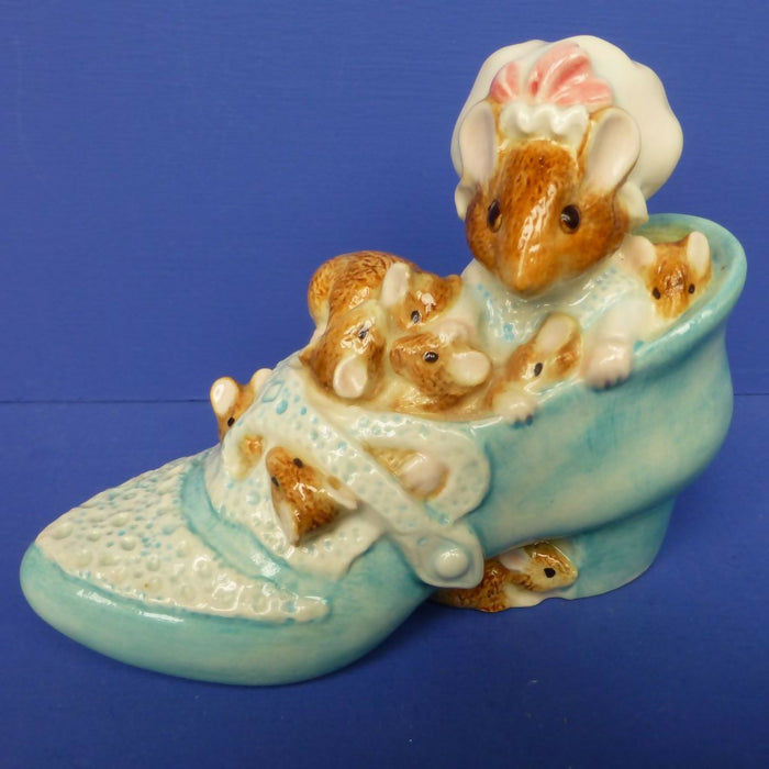 Border Fine Arts Beatrix Potter Figurine - Old Woman In A Shoe A2440