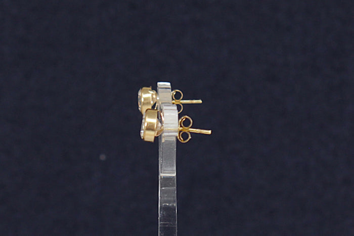 Charming 9ct Gold & Clear Quartz Stud Earrings