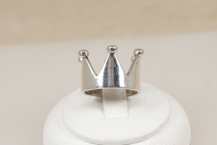 Charming Sterling Silver Crown Ring