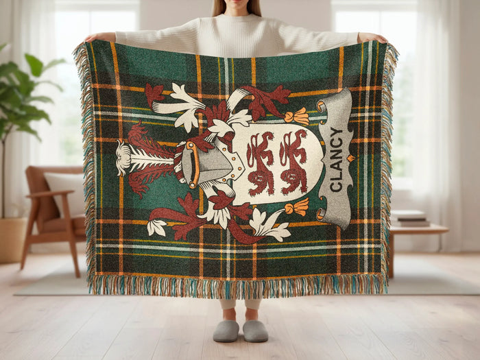 Feature panel for the Clancy cotton woven blanket with fringed edges.