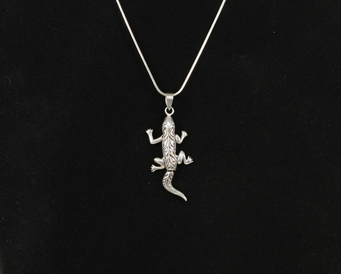 Cute & Finely Made Sterling Silver Gecko Pendant & 16" Snake Chain