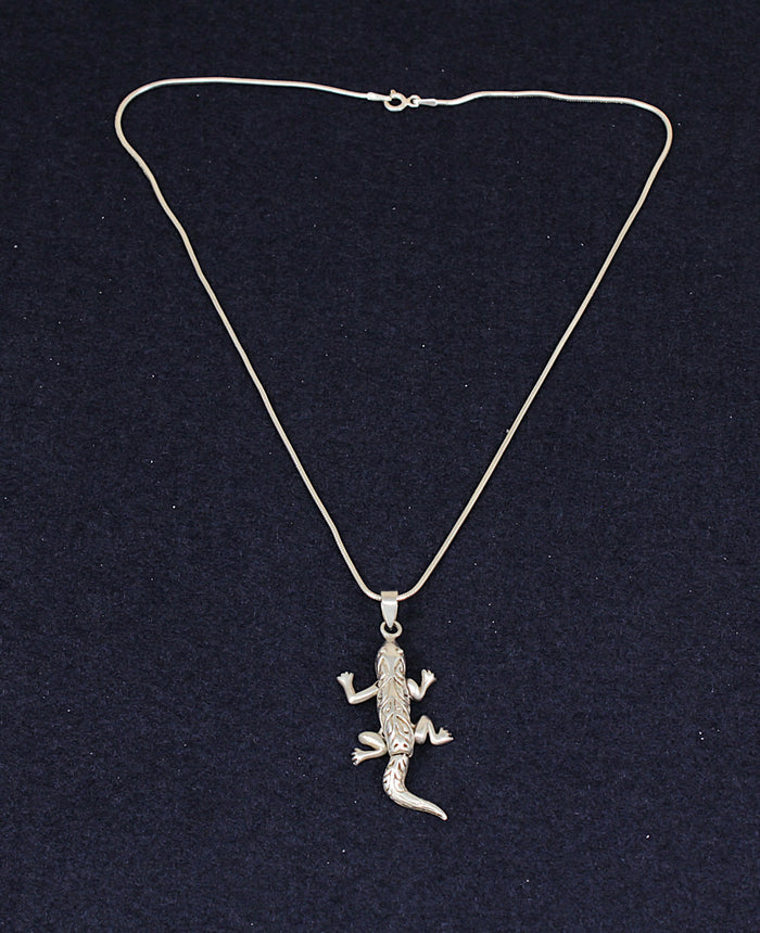 Cute & Finely Made Sterling Silver Gecko Pendant & 16" Snake Chain