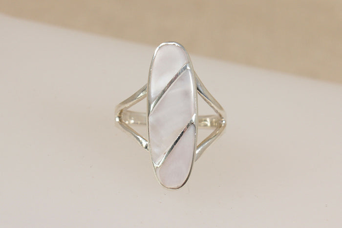 Distinctive Silver & Mother of Pearl Elongated Ring – Stamped 925