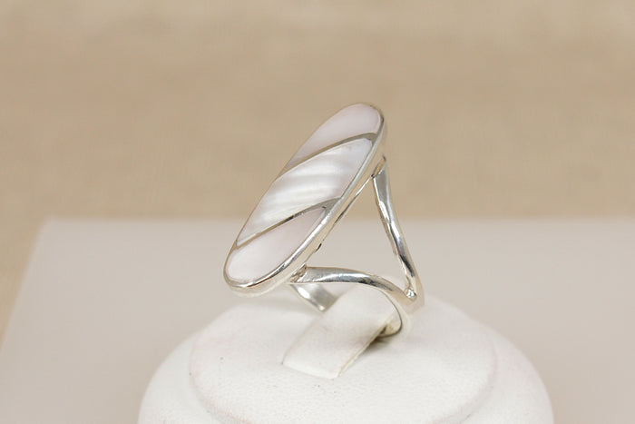 Distinctive Silver & Mother of Pearl Elongated Ring – Stamped 925