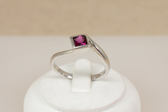 Elegant Sterling Silver Rhodolite Garnet Twist Ring
