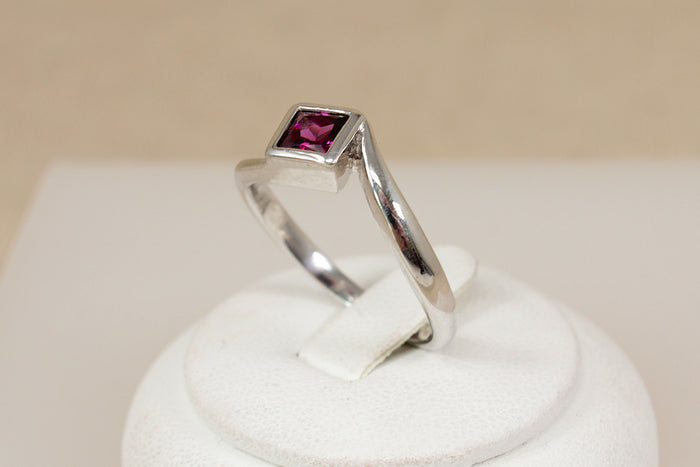 Elegant Sterling Silver Rhodolite Garnet Twist Ring