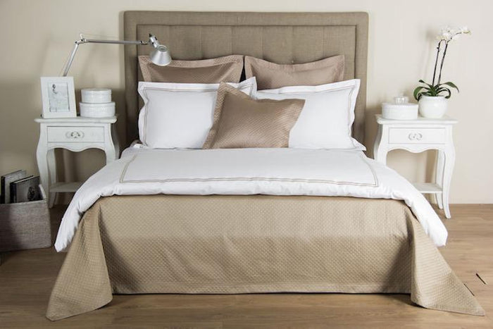 King Duvet Cover 104" x 91” / WHITE/KHAKI
