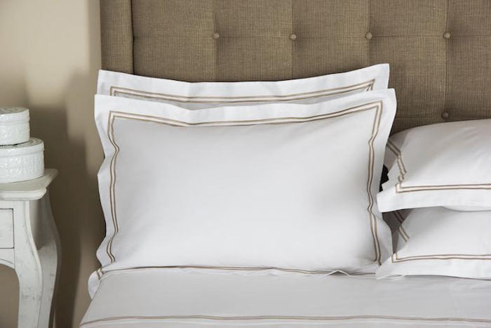 Standard Sham 20” x 28” / WHITE/KHAKI