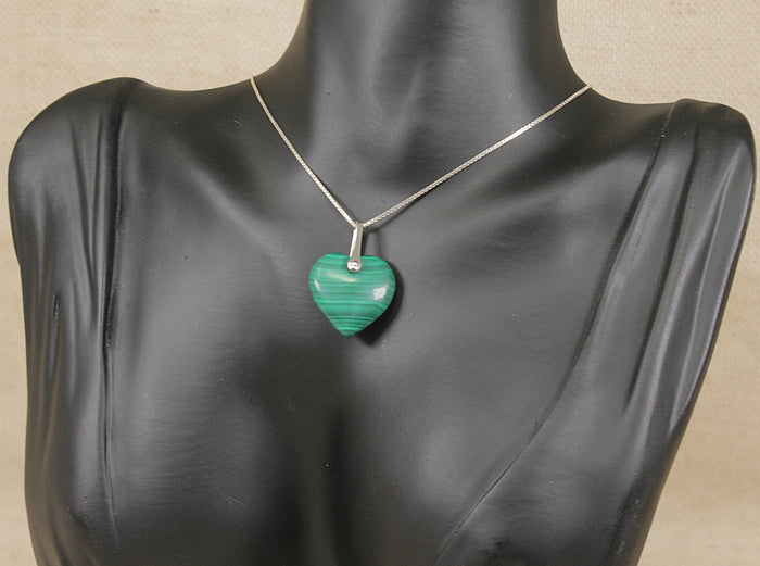 Pretty Sterling Silver & Malachite Heart Pendant with 20-Inch Box Chain