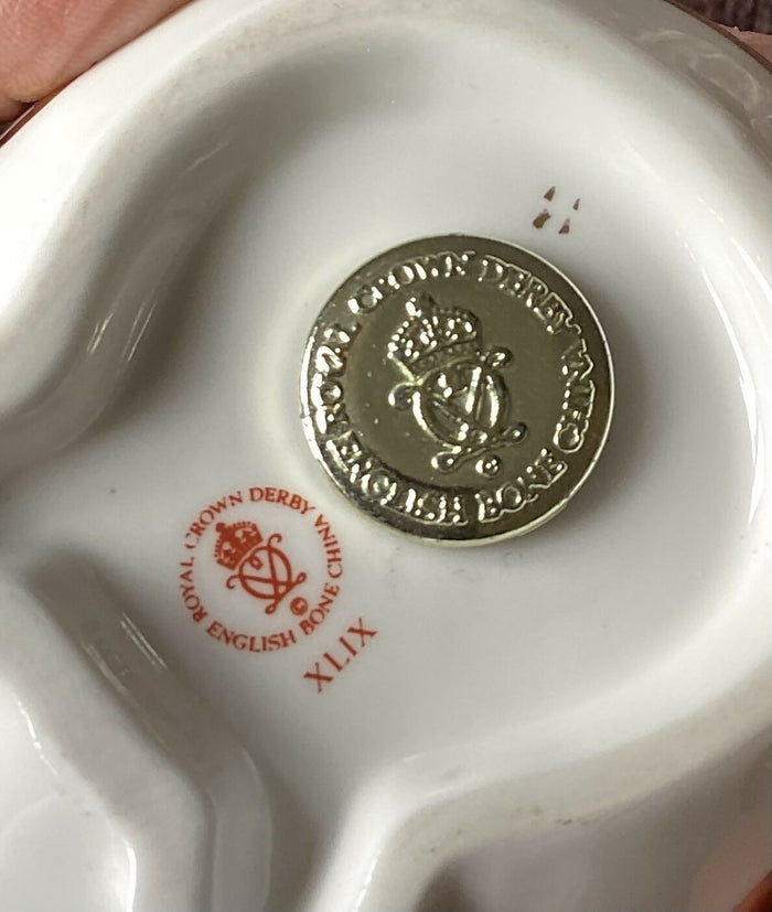 Royal Crown Derby Paperweight Royal Crown Derby Hedgehog paperweight with gold stopper