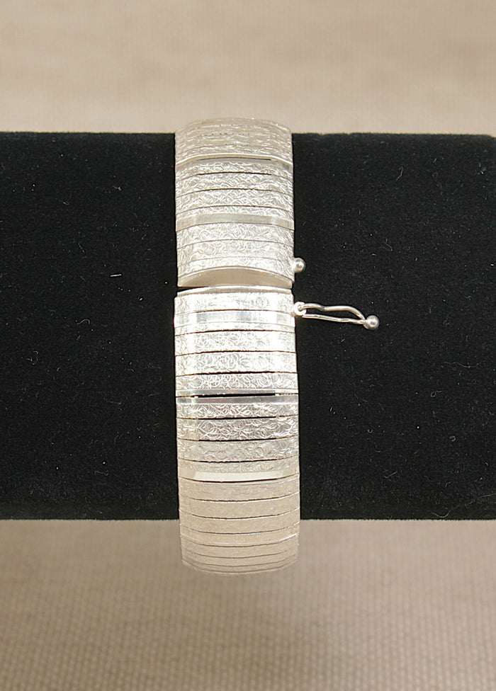 Stylish Italian Silver Flexible Bangle – Secure Clasp & Safety Clip