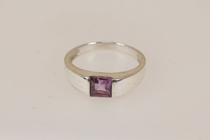 Stylish Kit Heath Sterling Silver & Amethyst Geometric Ring
