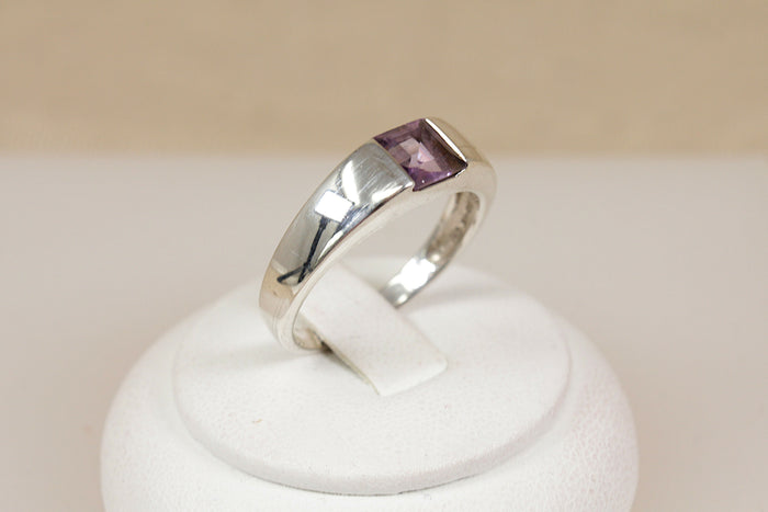 Stylish Kit Heath Sterling Silver & Amethyst Geometric Ring