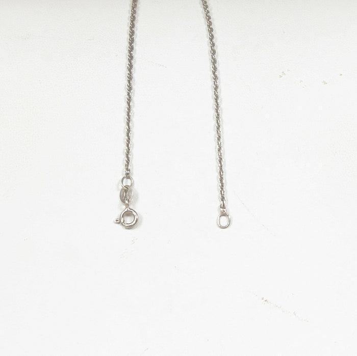 Stylish Sterling Silver & Labradorite Pendant with an18-Inch Prince of Wales’ Silver Chain